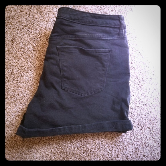 Black Universal Thread Shorts - Picture 1 of 7